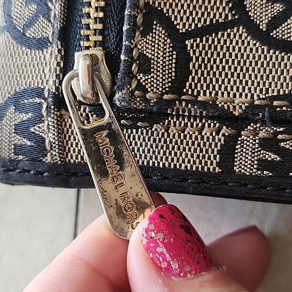 MK trifold wallet - Picture 9 of 9